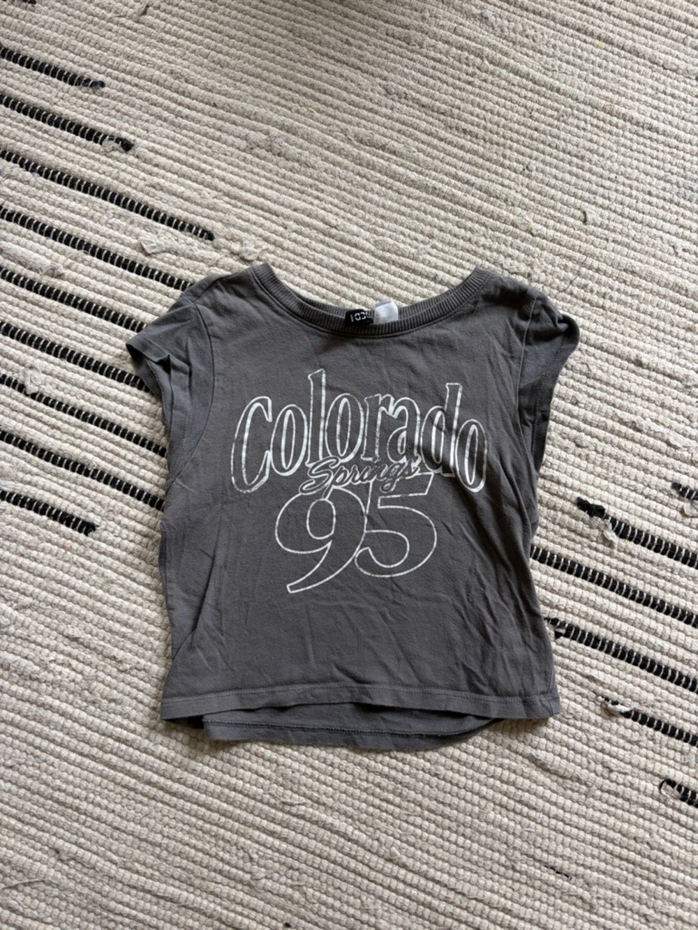 H&M Gray 'Colorado Springs 95' Graphic Tee